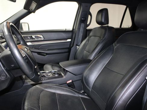 Used 2019 Ford Explorer Limited w/ Class III Trailer Tow Package image 17