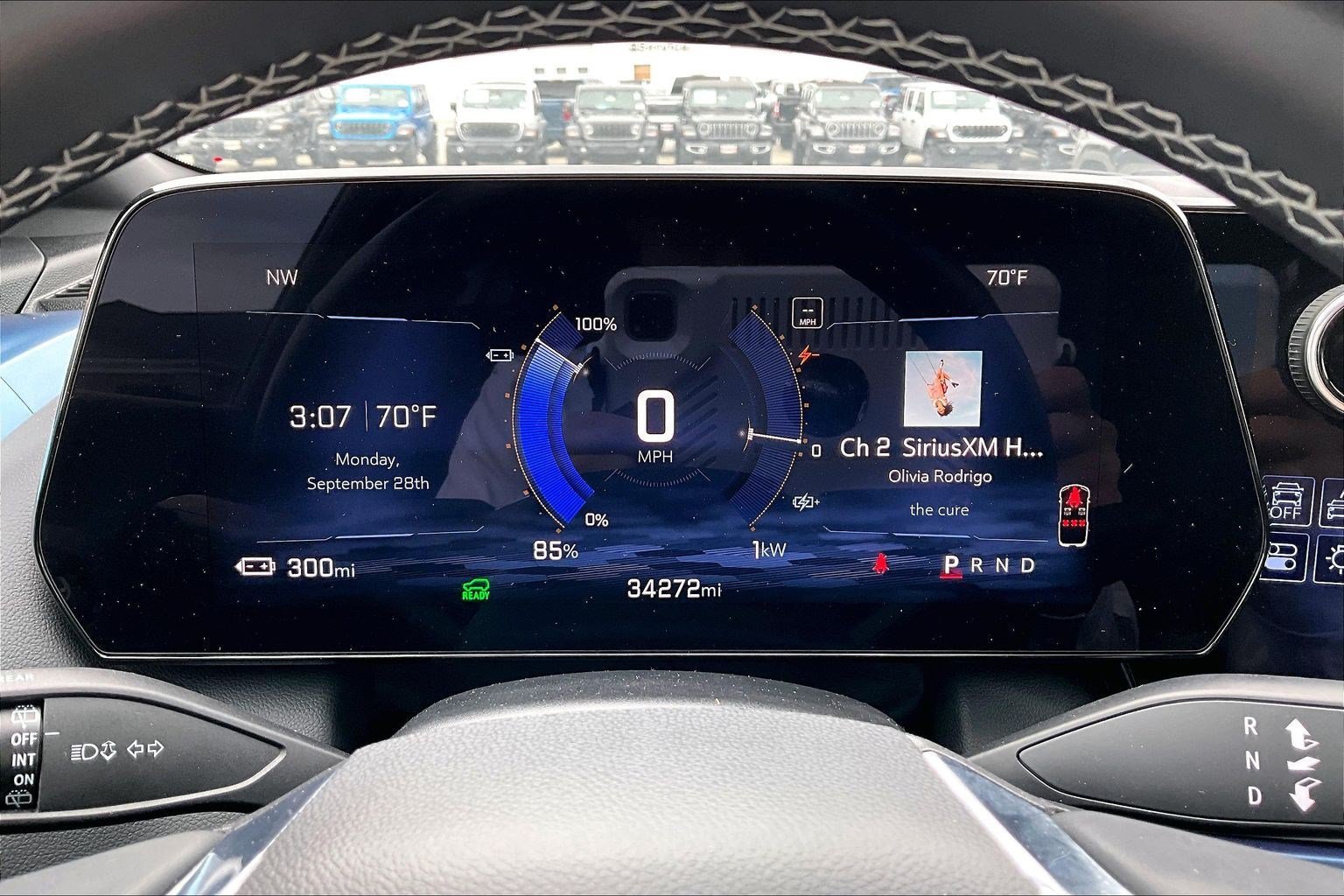 Used 2025 Chevrolet Equinox EV LT w/ Convenience Package FWD image 17