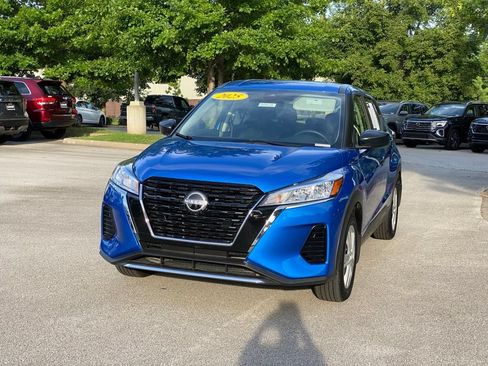 Used 2025 Nissan Kicks Play S FWD image 3