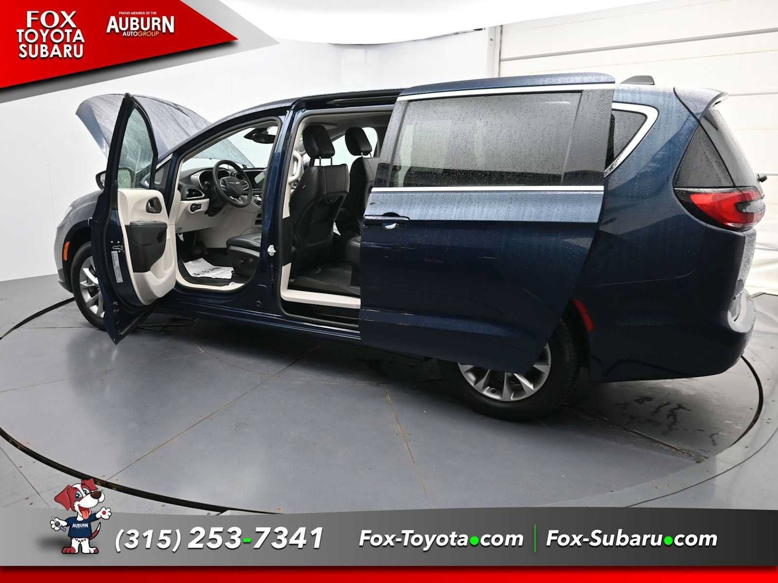 Used 2023 Chrysler Pacifica Touring-L AWD/4WD image 41