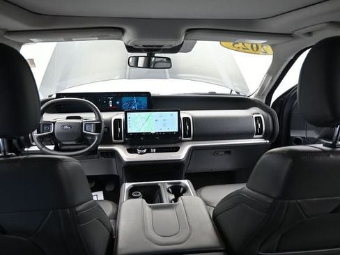 Certified 2025 Ford Expedition Active AWD/4WD image 17