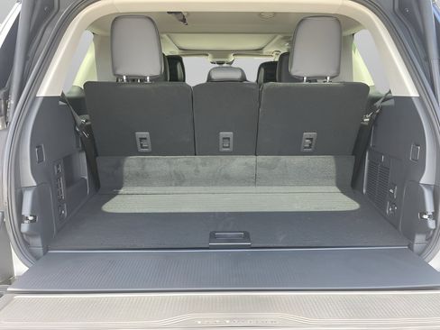 New 2026 Ford Expedition Platinum w/ Driver's Package AWD/4WD image 9