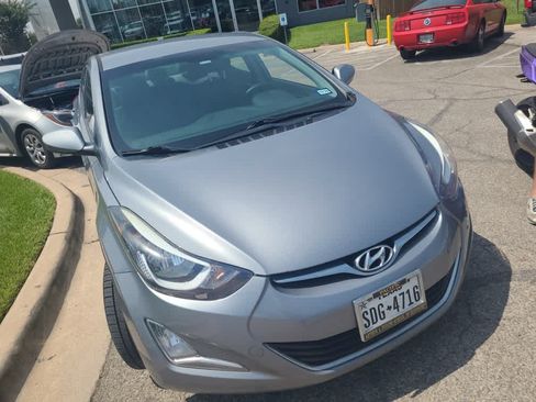 Used 2015 Hyundai Elantra SE w/ Option Group 02 FWD image 2