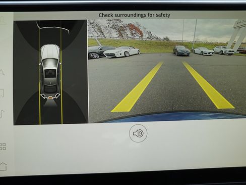 Used 2024 Jaguar XF R-Dynamic SE image 23