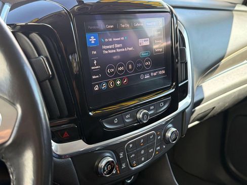 Used 2020 Chevrolet Traverse LT image 24