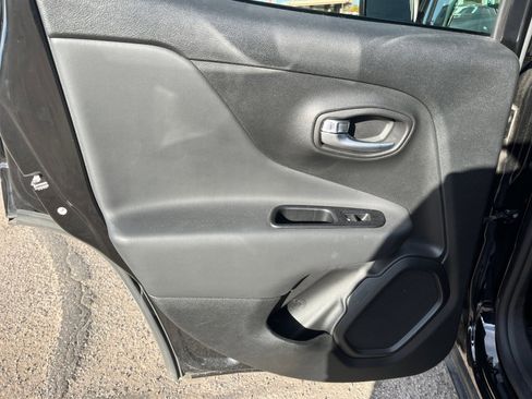 Used 2022 Jeep Renegade Latitude w/ Convenience Group image 16