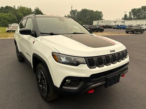 Used 2025 Jeep Compass Trailhawk AWD/4WD image 7