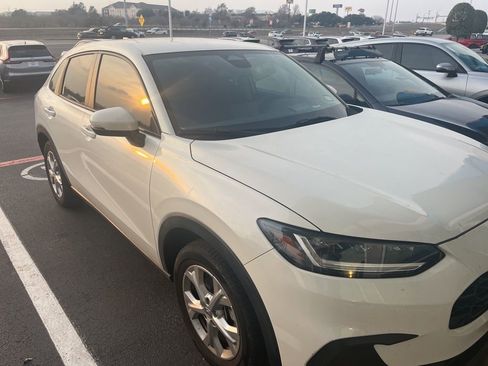 Used 2023 Honda HR-V LX image 3