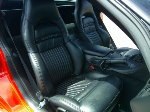 Used 2004 Chevrolet Corvette Coupe RWD image 32
