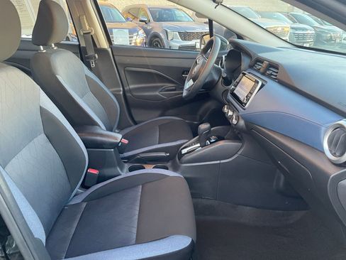 Used 2025 Nissan Versa SV image 35