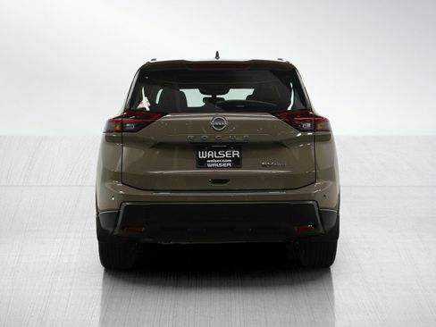 Used 2024 Nissan Rogue SV w/ SV Premium Package image 4