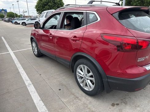Used 2018 Nissan Rogue Sport SV w/ SV Technology Package AWD/4WD image 5