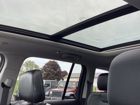 Certified 2023 Jeep Grand Cherokee Limited AWD/4WD image 12