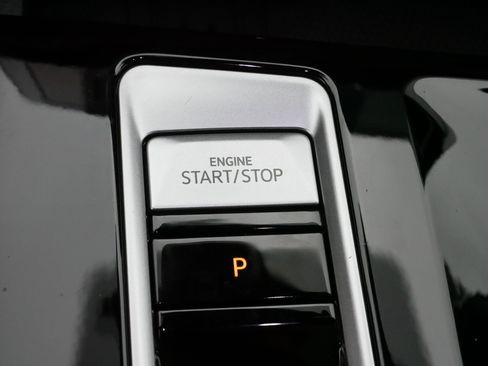 Certified 2025 Volkswagen Atlas Cross Sport SEL R-Line image 35