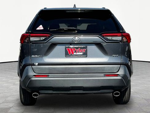Used 2019 Toyota RAV4 XLE FWD image 5
