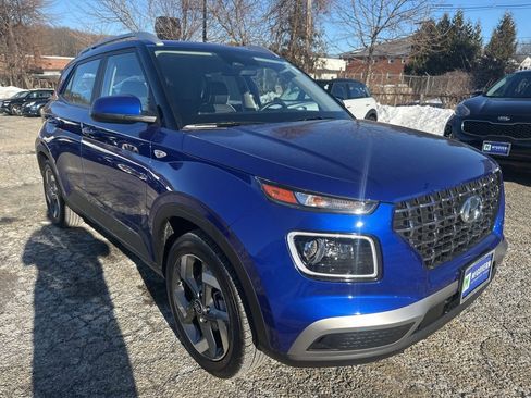 Used 2025 Hyundai Venue Limited image 7