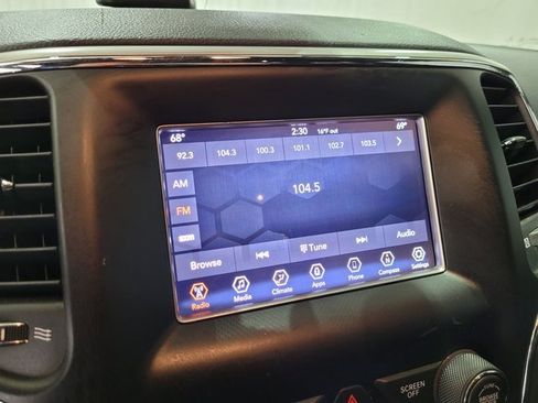 Used 2018 Jeep Grand Cherokee Laredo image 35