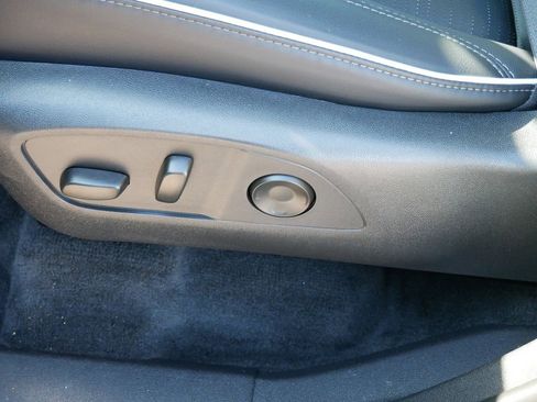 Used 2025 Buick Enclave Sport Touring image 17