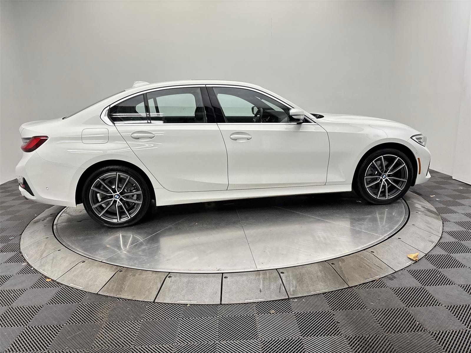 Used 2021 BMW 330e xDrive w/ Convenience Package AWD/4WD image 17