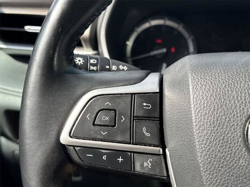 Used 2022 Toyota Highlander XLE AWD/4WD image 15