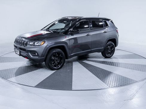 Used 2024 Jeep Compass Trailhawk image 3