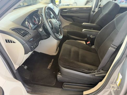 Used 2015 Dodge Grand Caravan SE w/ Quick Order Package 29E SE FWD image 9