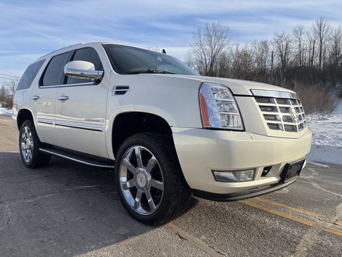 Used 2008 Cadillac Escalade Base AWD 4dr SUV image 1