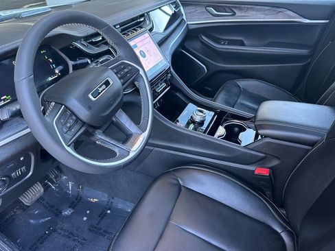 Used 2022 Jeep Grand Cherokee Limited 4xe w/ MOPAR Finishing Package AWD/4WD image 9