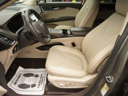 Used 2016 Lincoln MKX Reserve w/ Technology Package FWD image 9