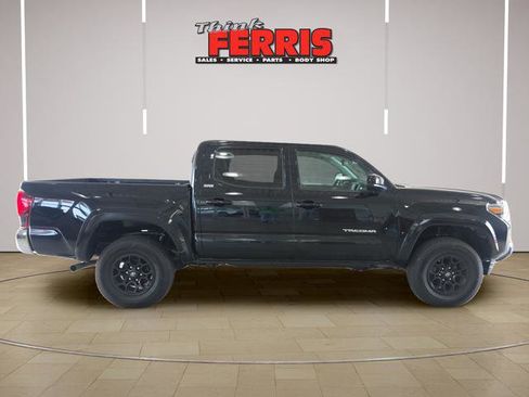 Used 2022 Toyota Tacoma SR5 AWD/4WD image 4