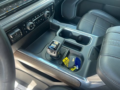 Used 2023 Chevrolet Silverado 1500 High Country w/ Technology Package AWD/4WD image 23
