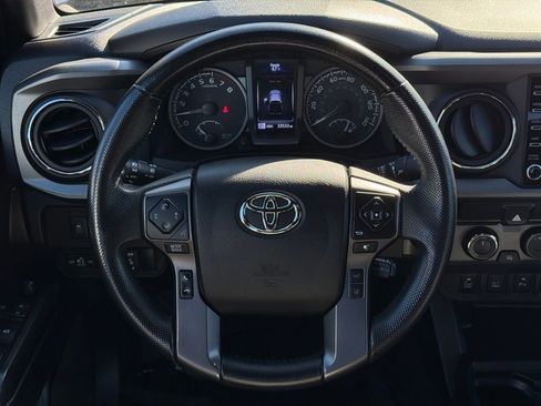 Used 2022 Toyota Tacoma TRD Off-Road image 21