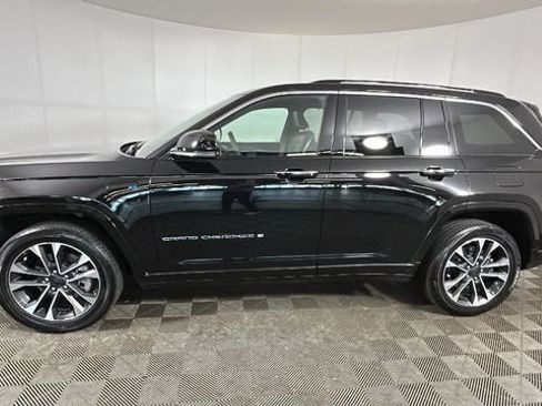 Used 2023 Jeep Grand Cherokee Overland w/ Luxury Tech Group IV AWD/4WD image 5