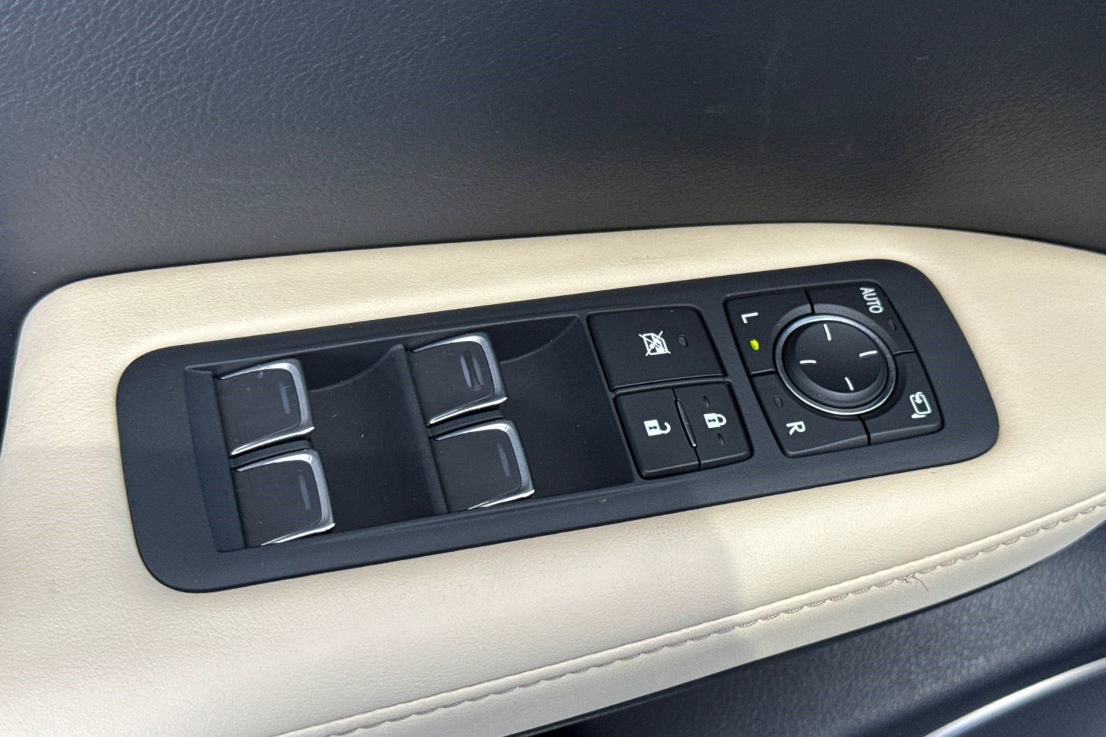 Used 2021 Lexus RX 350L FWD w/ Premium Package image 13