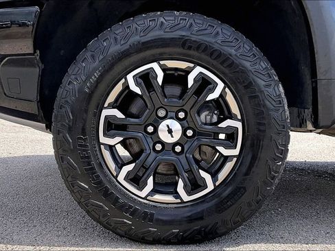 Used 2022 Chevrolet Silverado 1500 ZR2 w/ Technology Package image 32