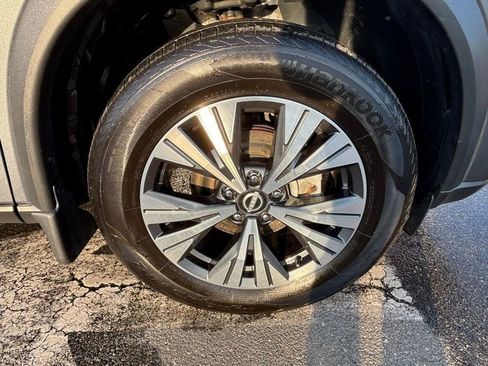 Used 2023 Nissan Rogue SV image 15