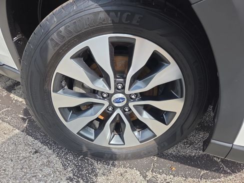 Used 2023 Subaru Outback Limited AWD/4WD image 12