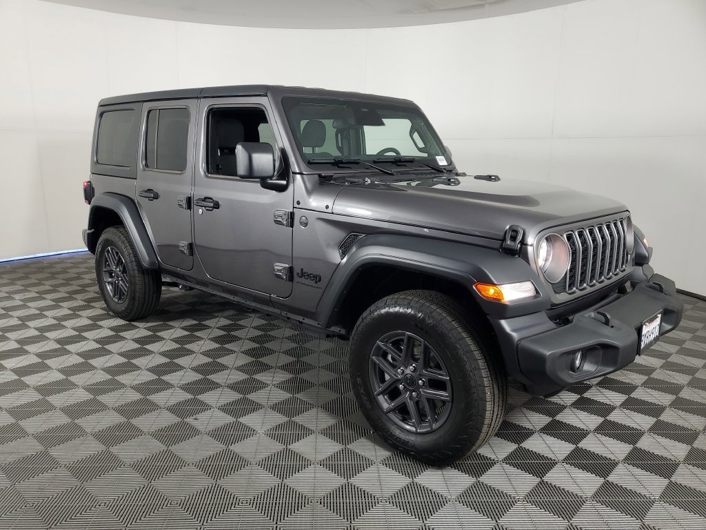 Used 2026 Jeep Wrangler Unlimited Sport AWD/4WD image 2