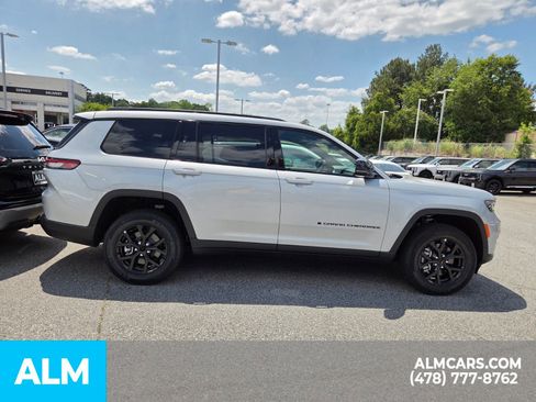 Used 2025 Jeep Grand Cherokee L Altitude AWD/4WD image 12