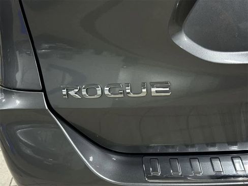 Used 2018 Nissan Rogue S image 24