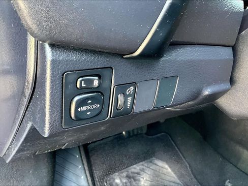 Used 2017 Toyota Corolla L w/ Carpet Mat Package (TMS) FWD image 32