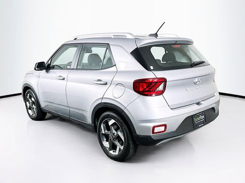 Used 2025 Hyundai Venue SEL image 5