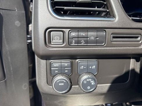 Used 2023 Chevrolet Suburban Premier AWD/4WD image 27