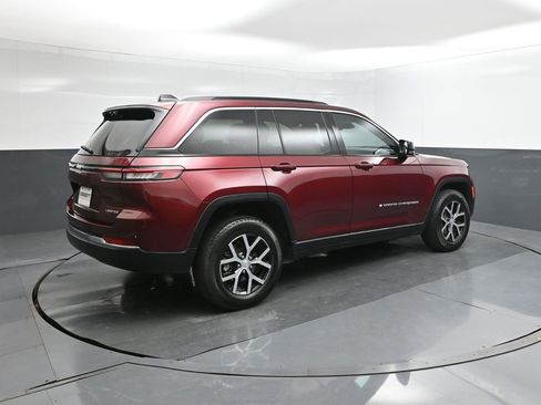 Used 2024 Jeep Grand Cherokee Limited w/ Luxury Tech Group II image 11