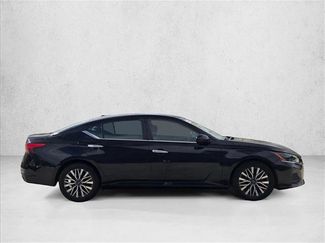 Used 2023 Nissan Altima 2.5 SV FWD video 4