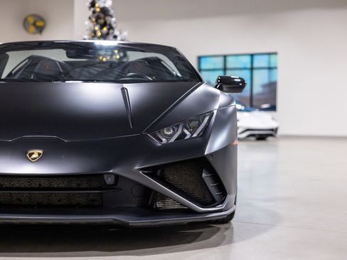 Used 2020 Lamborghini Huracan EVO image 21