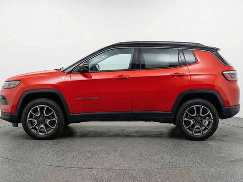 Used 2025 Jeep Compass Trailhawk AWD/4WD image 5
