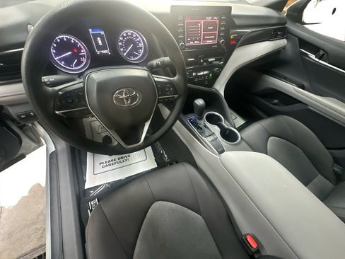 Used 2022 Toyota Camry LE image 31