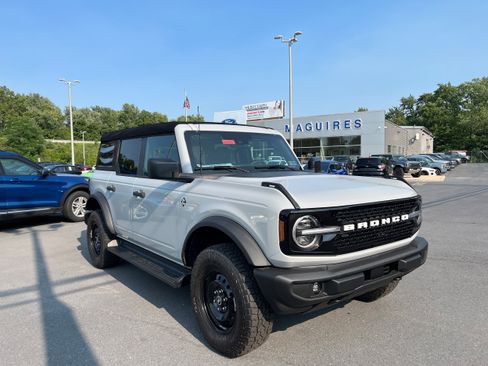 New 2026 Ford Bronco Outer Banks w/ Black Appearance Package AWD/4WD image 4