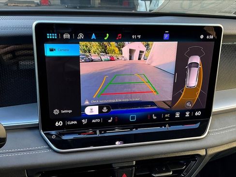 New 2025 Volkswagen Tiguan SE image 24